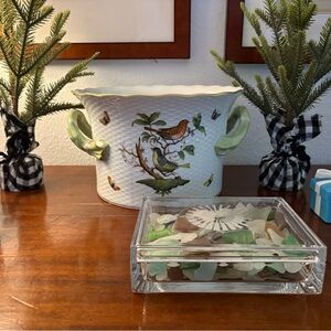 Herend  Porcelain Cachepot Rothschild Bird and Floral Design